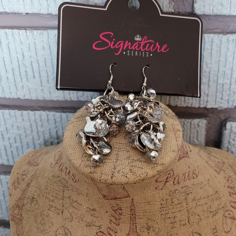 Cluster drop earrings - Picture 2 of 3